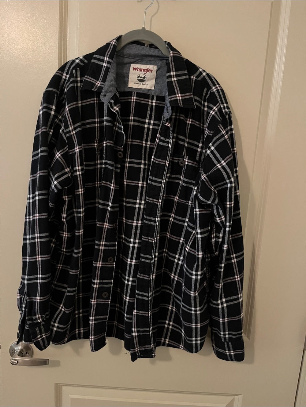 Wrangler Black Plaid Button-Up flannel with White Windowpane size xl